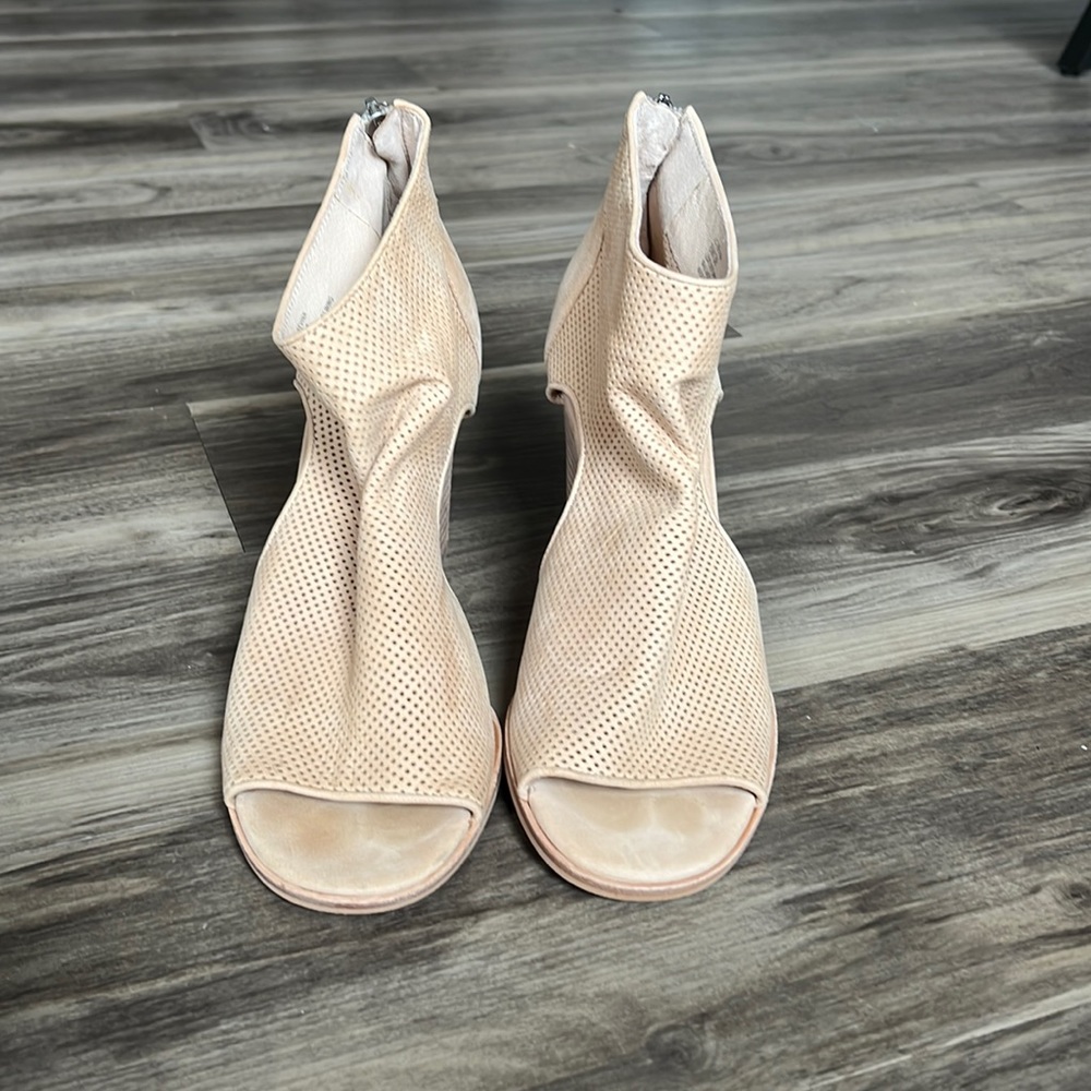Vince Camuto Heels